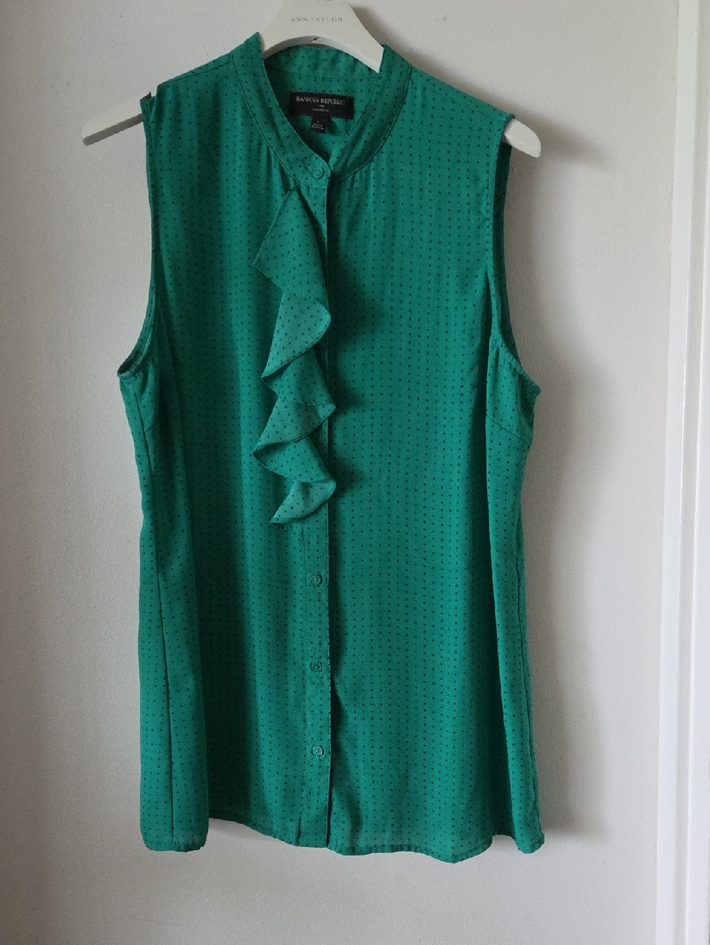 Banana Republic Emerald Green Sleeveless Ruffle Button-Front Blouse